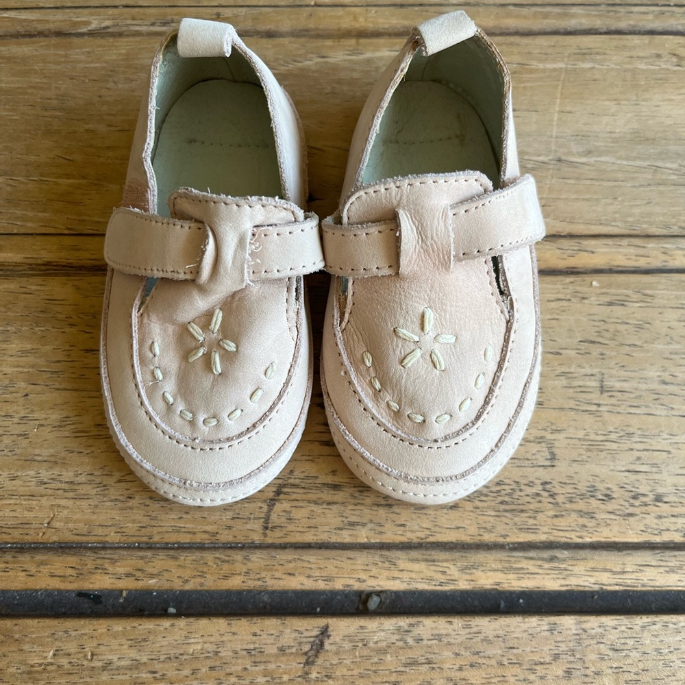 Adorable BABY GAP baby shoes, soft pink great condition!